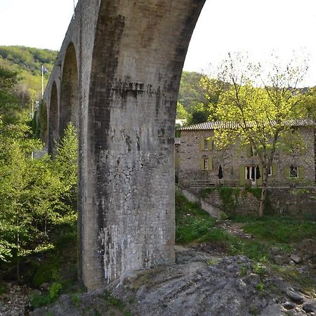 Maison Sous Le Pont Panzió Meyras Kültér fotó