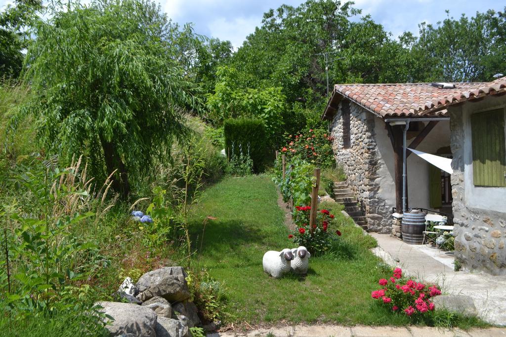 Maison Sous Le Pont Panzió Meyras Kültér fotó