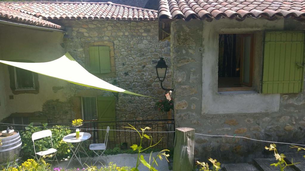 Maison Sous Le Pont Panzió Meyras Kültér fotó
