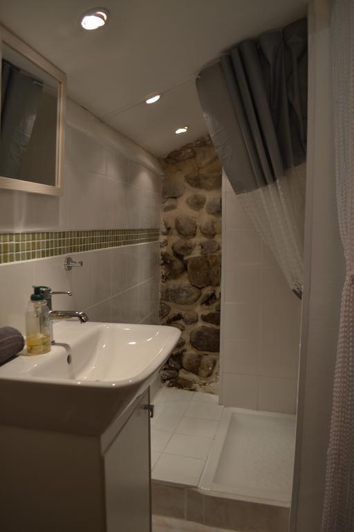 Maison Sous Le Pont Panzió Meyras Kültér fotó
