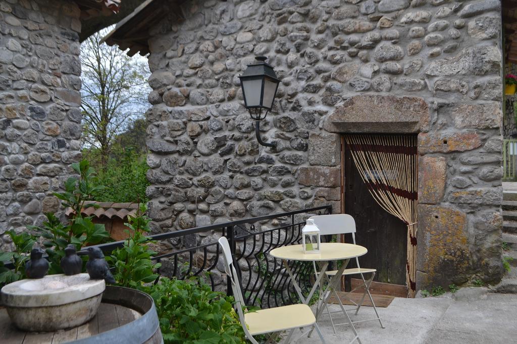 Maison Sous Le Pont Panzió Meyras Kültér fotó